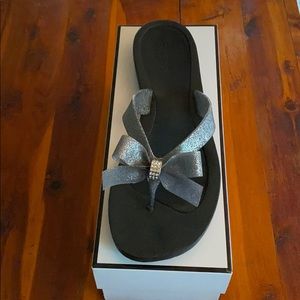 Guess tutu flip flops